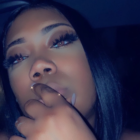 Meet your Posher, Ariel - Picture 1 of 1